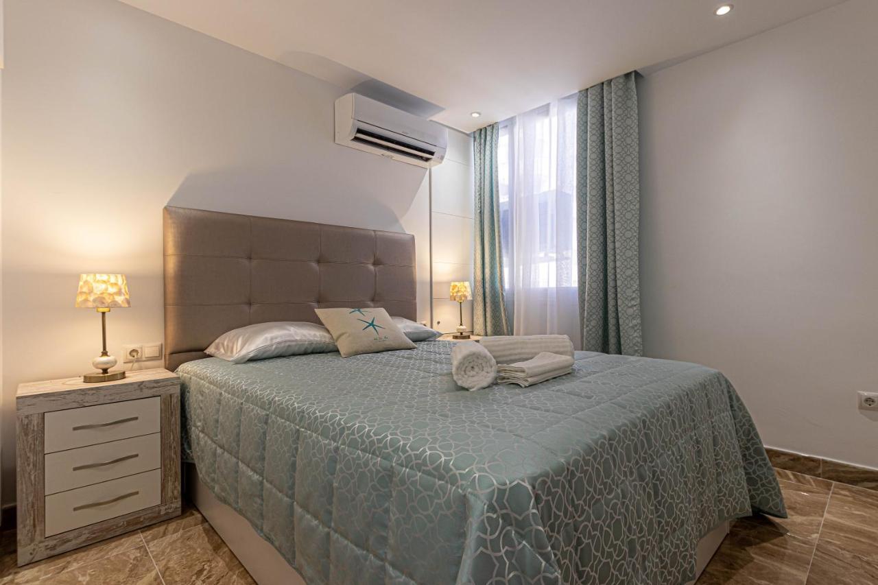 Costa Paradise - Beachfront Apartment フエンヒロラ エクステリア 写真